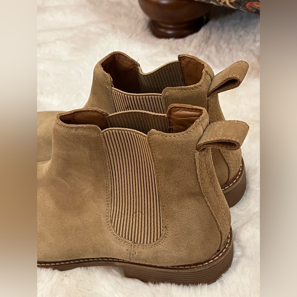 Clarks Women's Cologne Arlo 2 Sand Suede Pull On Boots. Size 12. - Picture 8 of 15